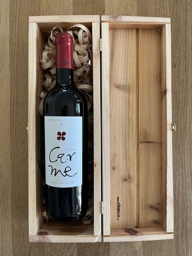 Weinflasche Carme Crianza in Holzkiste